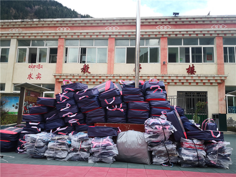 送温暖,献爱心——四川OK138太阳集团走进甘孜·色达 送温暖,献爱心——四川OK138太阳集团走进甘孜·色达