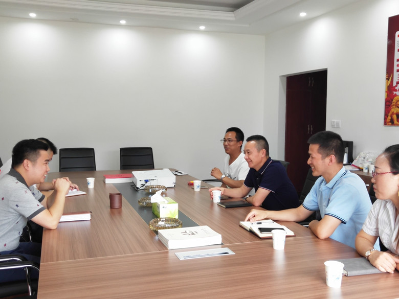 关注一线员工成长 严格监督工程质量 ——公司领导参观考察项目试验室 关注一线员工成长 严格监督工程质量 ——公司领导参观考察项目试验室