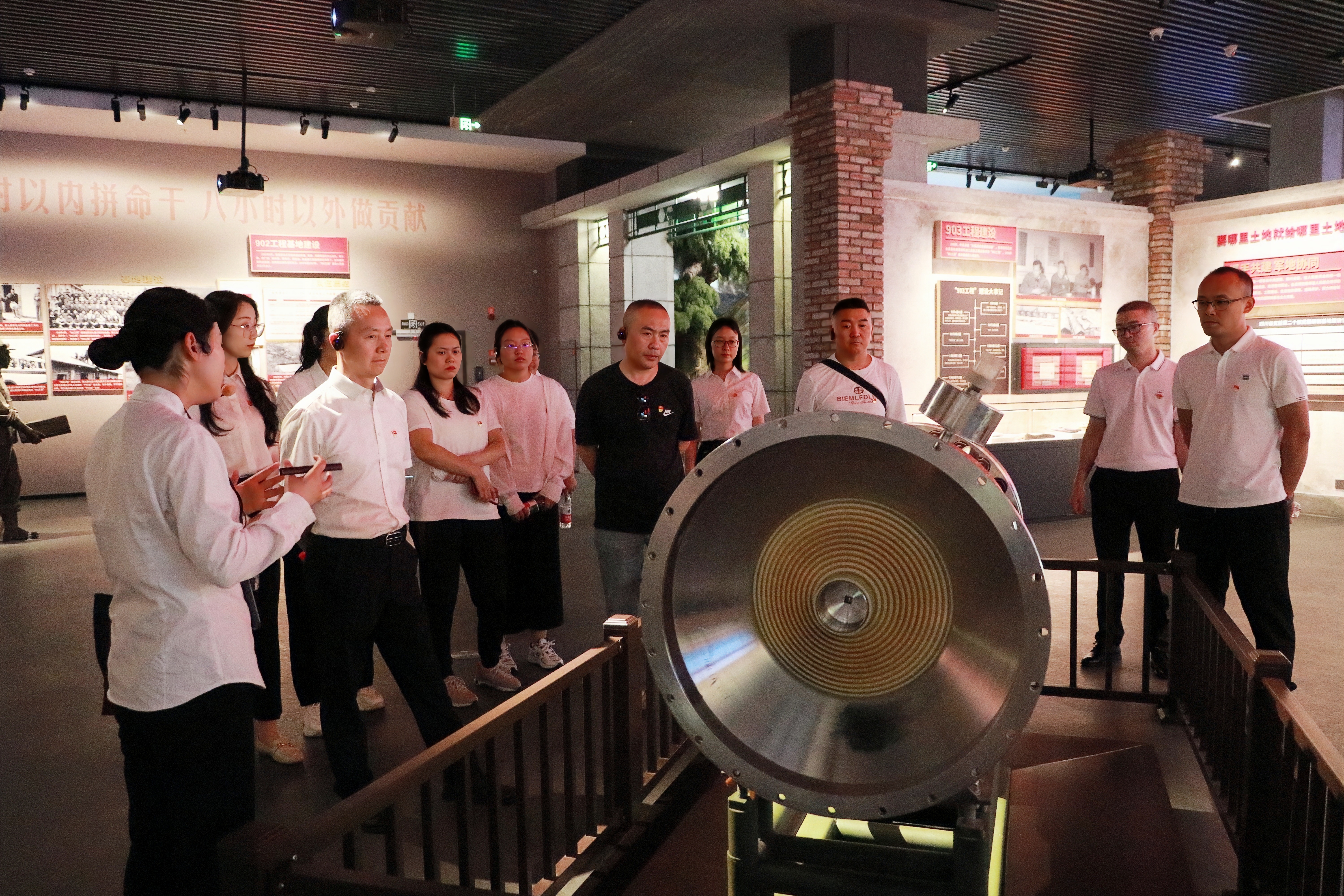  传承红色基因 弘扬“两弹一星”精神 |  OK138太阳集团党支部联合青义商会企业党支部开展主题党建活动